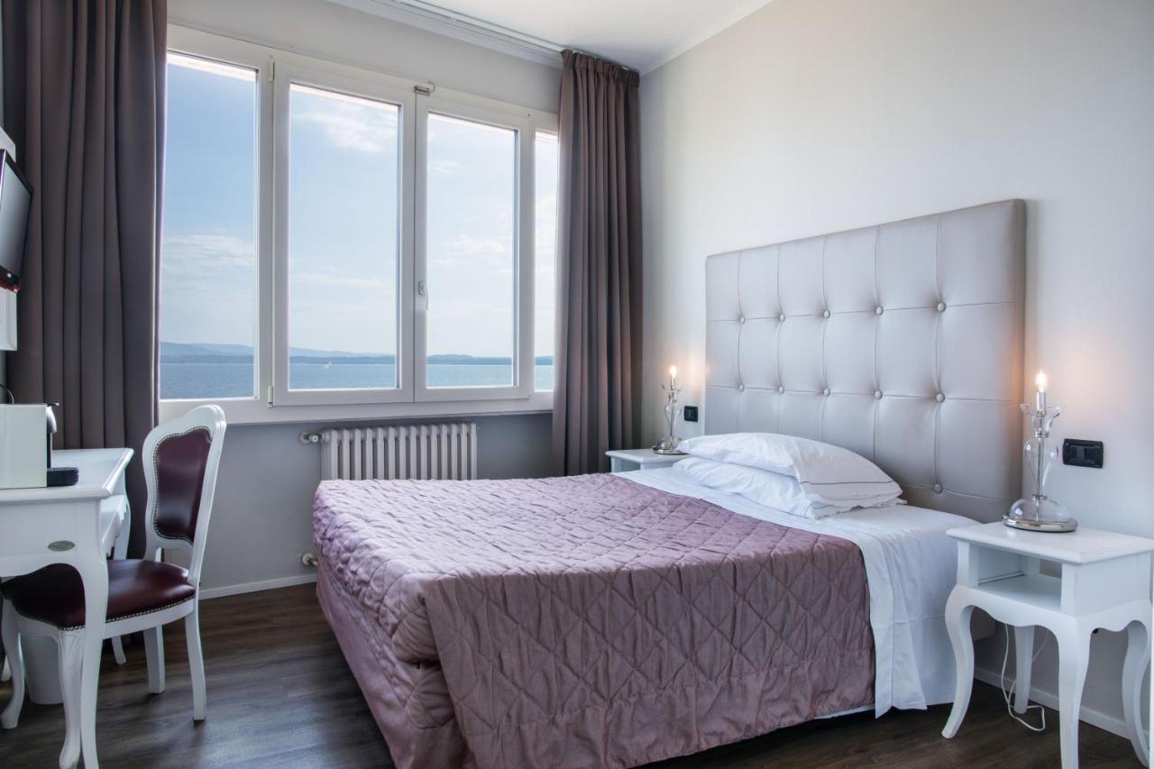 Hotel Degli Oleandri Сірміоне Екстер'єр фото