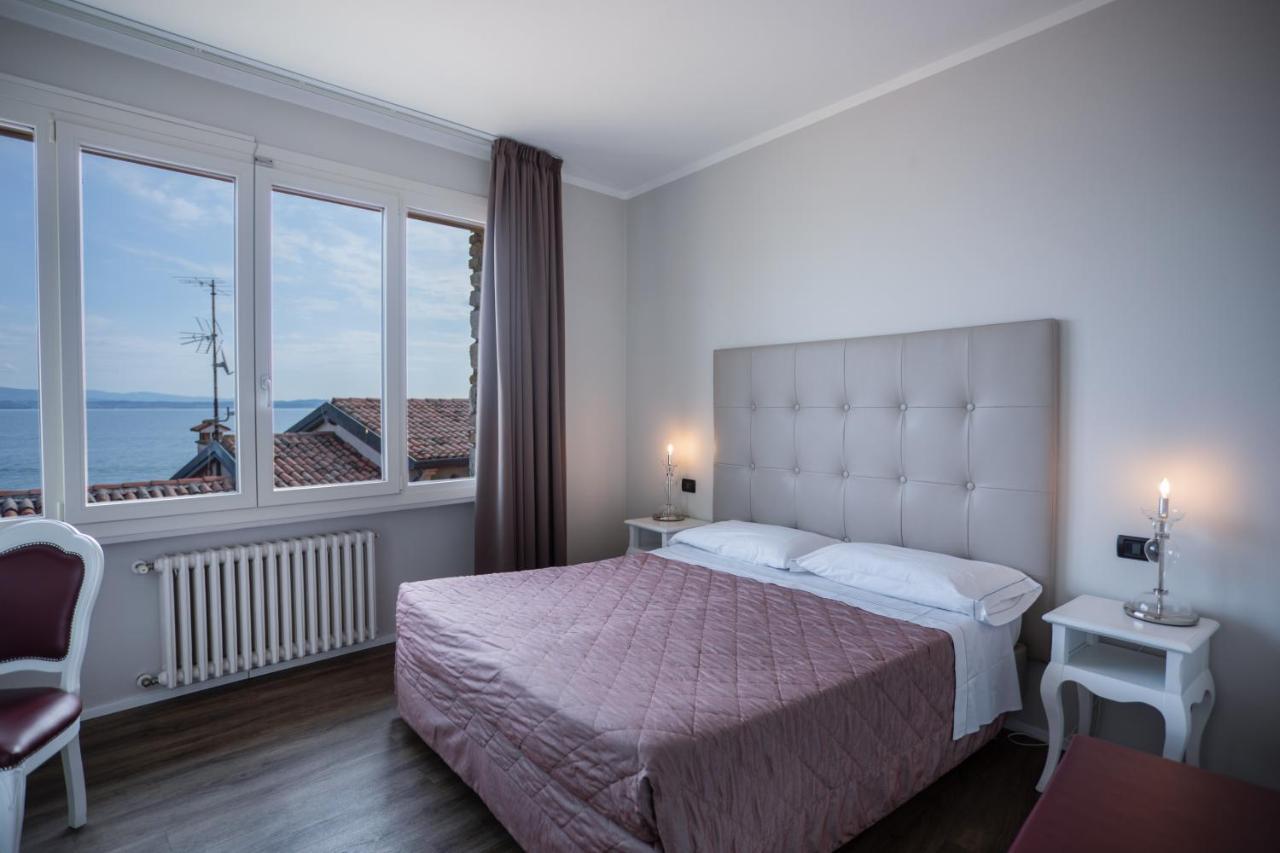 Hotel Degli Oleandri Сірміоне Екстер'єр фото
