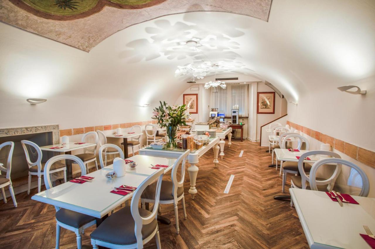 Hotel Degli Oleandri Сірміоне Екстер'єр фото