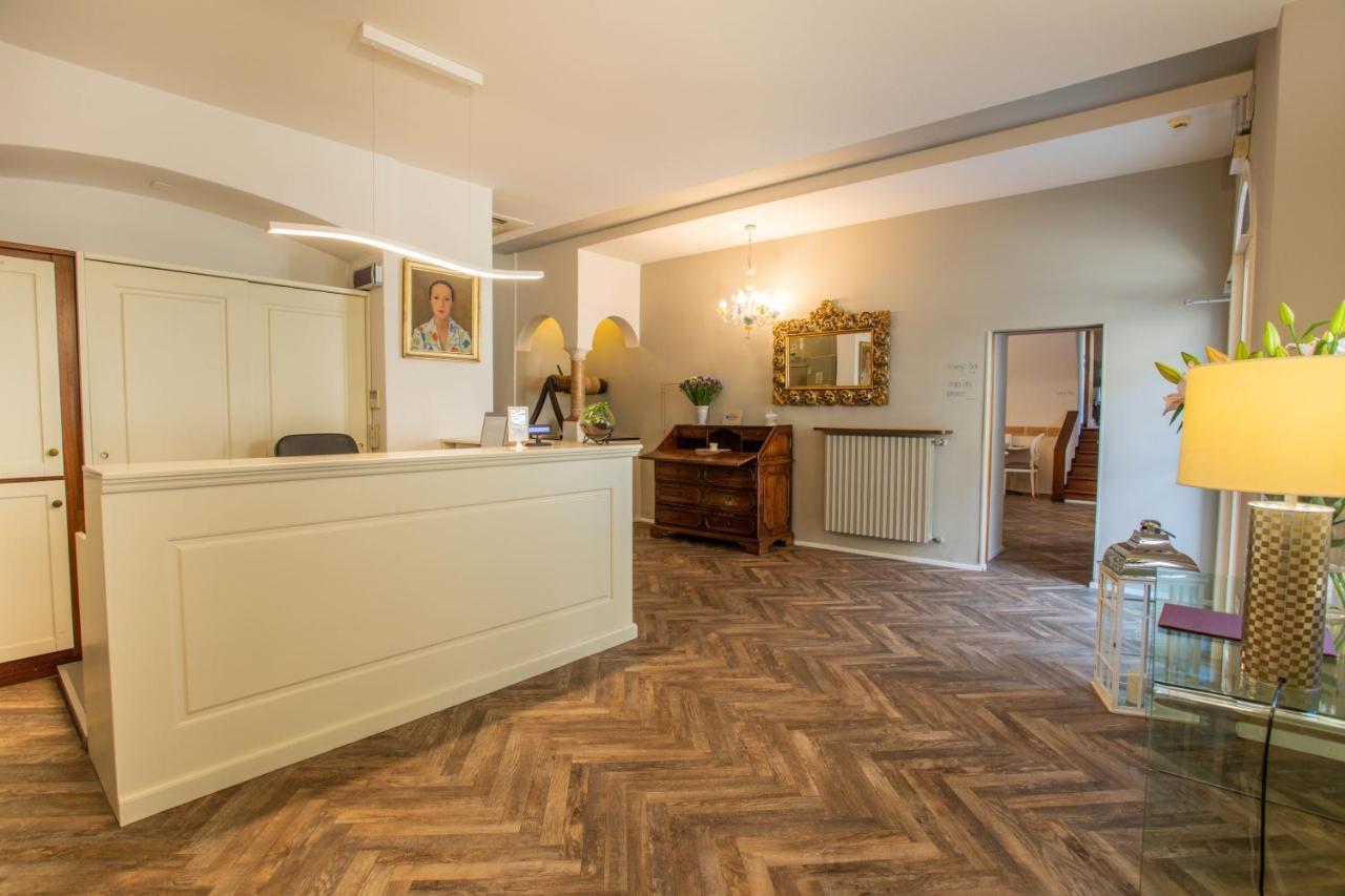Hotel Degli Oleandri Сірміоне Екстер'єр фото