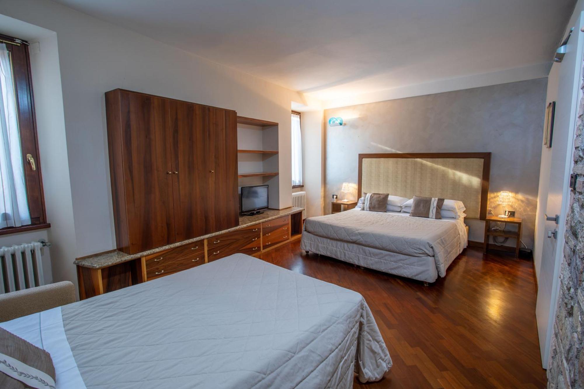 Hotel Degli Oleandri Сірміоне Екстер'єр фото
