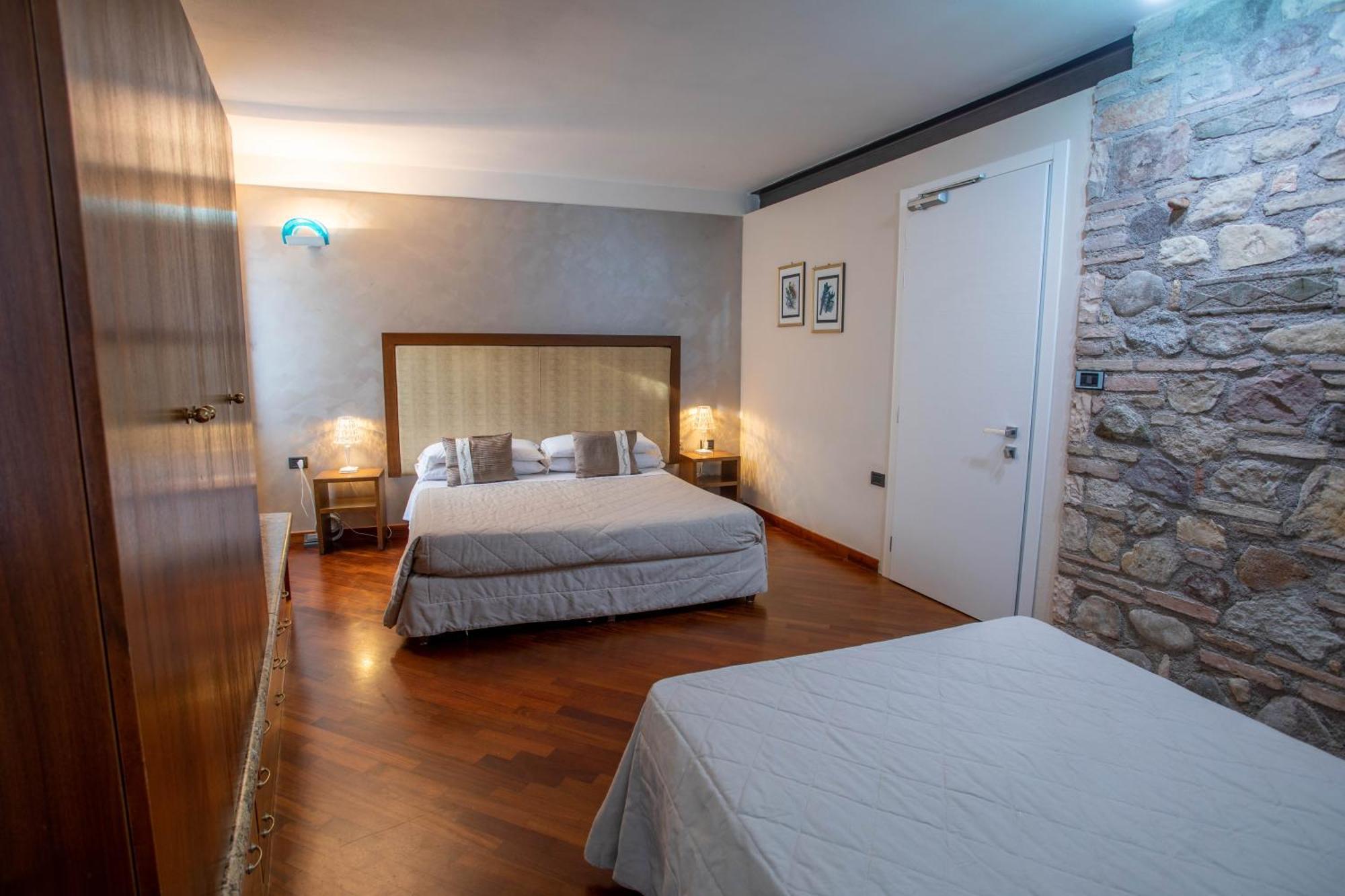 Hotel Degli Oleandri Сірміоне Екстер'єр фото