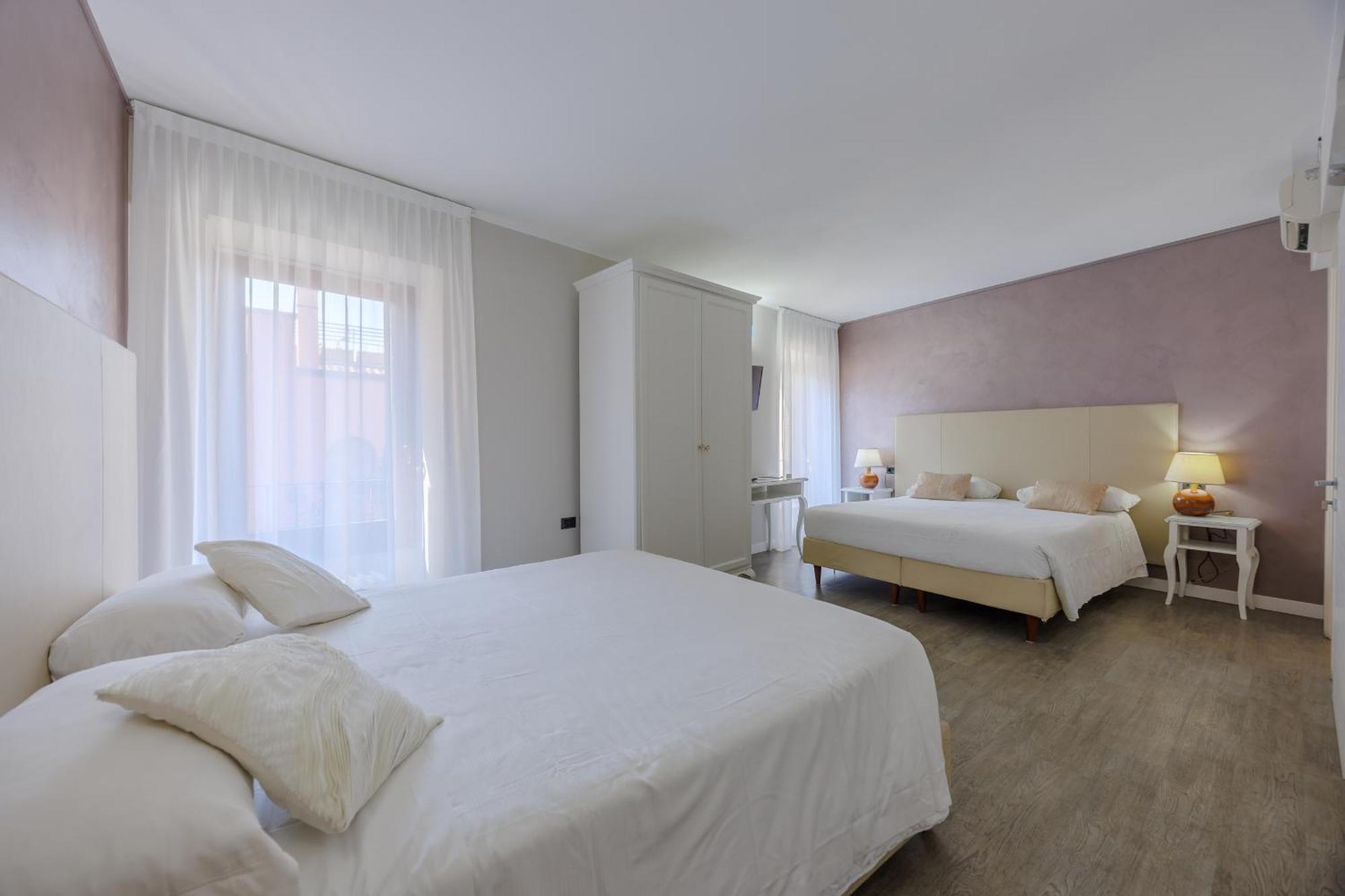 Hotel Degli Oleandri Сірміоне Екстер'єр фото