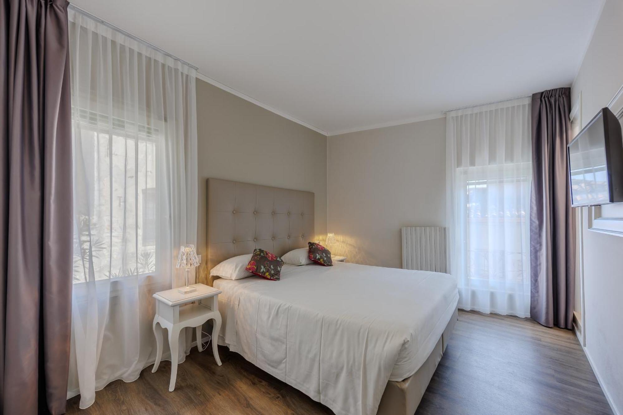 Hotel Degli Oleandri Сірміоне Екстер'єр фото