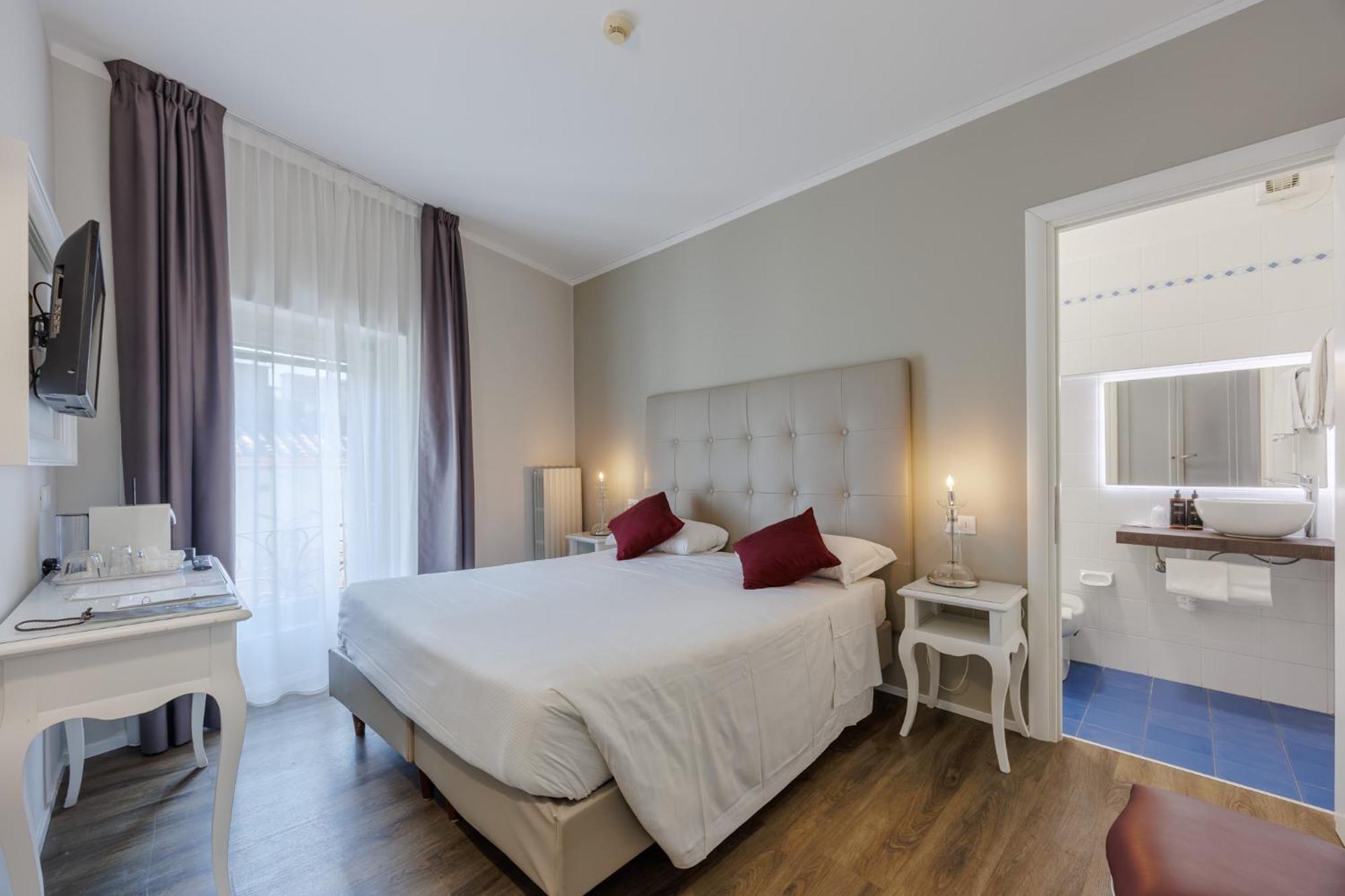 Hotel Degli Oleandri Сірміоне Екстер'єр фото