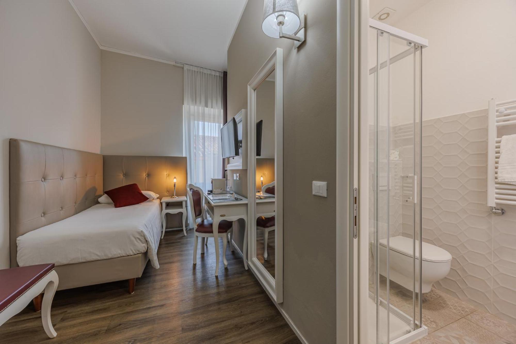 Hotel Degli Oleandri Сірміоне Екстер'єр фото